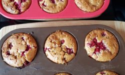 Przepis na muffinki z porzeczkami, bądź dowolnymi owocami leśnymi
