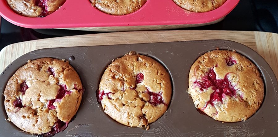 Przepis na muffinki z porzeczkami, bądź dowolnymi owocami leśnymi