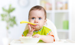 Żywienie dziecka po czwartym miesiącu życia, czyli schemat żywienia niemowląt od A do Z